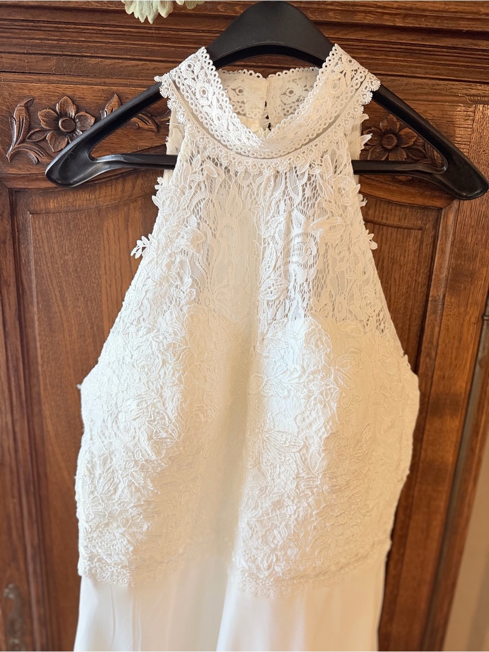 Stunning Lace Halter Bodice Wedding Dress in Ivory NWOT never worn or altered